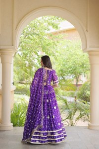Lehenga Choli imprimé violet royal de créateur avec dupatta brodée |   Vêtements de fête traditionnels pour Navratri et mariage Garba Chan - Product Image 2