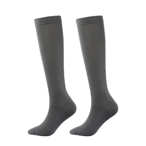 Chaussettes de football 2026 Nouveau Matériau Anti-Odeur Sportives Jacquard Logo Haute Compression Printanières en Coton Tricoté - Product Image 3