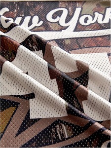 T-shirt en maille New York 47, col en V, manches courtes, imprimé camouflage, respirant, coupe ample, style streetwear unisexe - Product Image 3