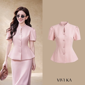 Blusa Elegante Rosa para Mujer con Cuello Mandarín y Abertura en el Escote, Estilo Peplum, para Oficina o Casual, Diseño Personalizado ODM OEM DORIS - Product Image 1