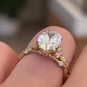Bague de Mariage Solitaire Tishya Diamant Moissanite Rond 3,80 Carats en Argent Sterling Plaqué Platine Certifiée IGI Sertie à Griffes - Product Image 2