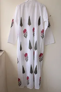 Vestido Maxi de Algodón Boho para Mujer, Color Blanco, Estampado a Mano con Motivos Florales Rojos y Diseño de Hojas Tradicionales - Product Image 5