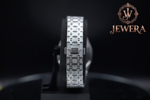 Reloj Mossinate Premium de Acero Inoxidable Plateado con Diamantes, un Reloj de Moda con Diamantes Reales y un Diseño Duradero - Product Image 2