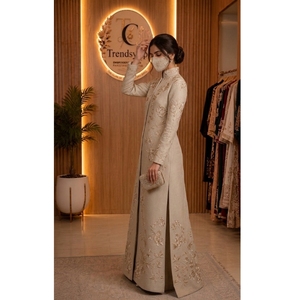 Manteau de soirée d'hiver vintage luxueux, brodé à la main, modeste et personnalisable |   Robe longue ouverte sur le devant pour femme, de qualité supérieure - Product Image 2