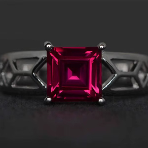 แหวนทับทิมทรงเหลี่ยมเงินแท้ แหวนหมั้นทับทิมสีแดง แหวนสัญญาแบบโซลิแทร์ เครื่องประดับประจำเดือนกรกฎาคม - Product Image 1