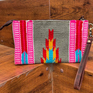 Nouveau élégant occidental aztèque repoussé en cuir bracelet pochette Vintage marron outillage sacs à main Unique aztèque matelassé en cuir bracelet sac - Product Image 4