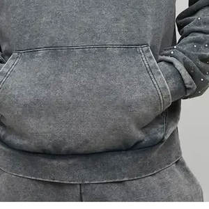 Fournisseur de sweats à capuche personnalisés avec strass, sweat à capuche en tissu durable avec design orné de pierres, idéal pour les labels de mode - Product Image 5