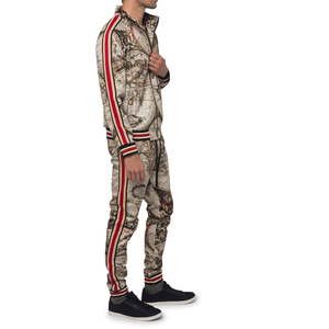 Ensemble de survêtement pour homme avec fermeture éclair intégrale, imprimé carte vintage, pantalon et veste à rayures rouges sur le côté, tenue décontractée pour le printemps, polyester standard - Product Image 3