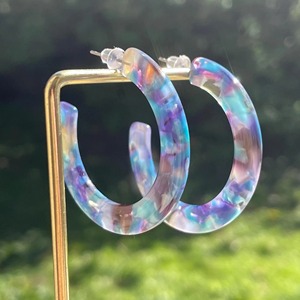 Boucles d'oreilles en résine OEM ODM, boucles d'oreilles en résine à marque privée, boucles d'oreilles en résine à finition solide, article de gros personnalisé d'usine, boucles d'oreilles en résine - Product Image 1