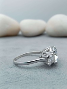 Bague de mariage solitaire de luxe en or blanc 14 carats avec diamant de laboratoire VVS 1 carat, couleur D, taille brillant, certifiée IGI, pour elle - Product Image 6