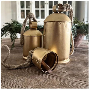 Cœurs en laiton vintage, ornements de Noël faits à la main, clochettes en métal gaufré, pendentifs suspendus pour la maison de campagne et les fêtes - Product Image 3