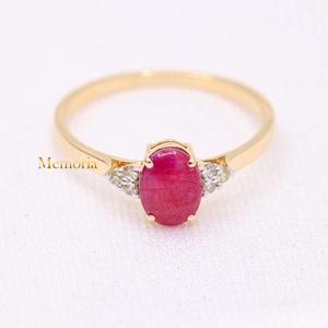 Bague solitaire ovale en or jaune massif 14 carats avec rubis rouge naturel et accent de diamant, bijoux fins pour femme, vente en gros - Product Image 5