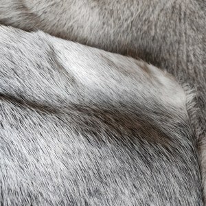 กระเป๋าเดินทางหนังวัวแท้แบบมีขนสไตล์ตะวันตก พร้อมสายสะพายไหล่ ทำมือ สำหรับวันหยุดสุดสัปดาห์หรือค้างคืน - Product Image 5