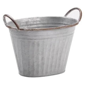 Grand bac à plantes galvanisé de style farmhouse pour événements extérieurs, mariages et décorations de jardin saisonnières, rehaussant l'attractivité du patio et du jardin - Product Image 1