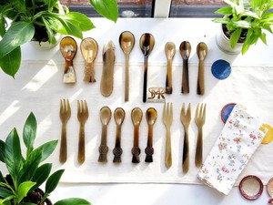 ชุดช้อนส้อมทำจากเขาควายพรีเมียม งานแฮนด์เมดจากวัสดุธรรมชาติ เป็นมิตรกับสิ่งแวดล้อม เหมาะสำหรับรับประทานอาหาร ใช้ในครัว หรือเสิร์ฟในงานปาร์ตี้ - Product Image 6