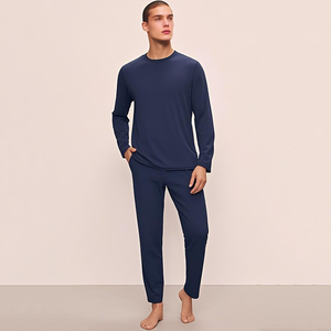 Conjunto de pijama estampado para hombre, ropa de dormir moderna de dos piezas, ropa cómoda para estar en casa, atuendo suave para uso diario en el hogar. - Product Image 6