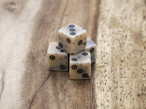 Juego de Dados de Hueso Vikingos/Medievales D6, Juego de 6 - (9/16 Pulgadas o 14-15 mm) Gruesos (Hueso, 14 mm) de PERFECT ENTERPRISES - Product Image 1