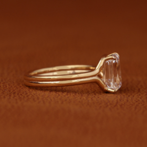 Anillo de Compromiso Solitario con Diamante Cultivado en Laboratorio, Corte Esmeralda de 2 Quilates, Oro Amarillo de 14K/18K, Anillo de Boda para Mujer - Product Image 2