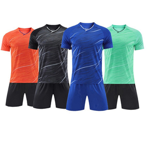Tenues de football personnalisées pour hommes et jeunes, ensemble respirant avec nom et numéro, tissu à séchage rapide pour l'entraînement et les matchs - Product Image 6