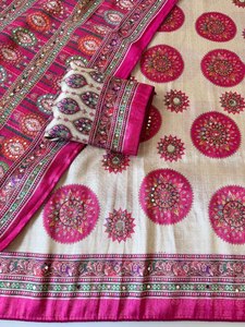 Sari en soie pashmina doux de qualité supérieure avec tissage Rajwadi et design de pallu à pompons fantaisie - Product Image 2