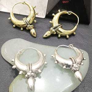 Boucles d'oreilles Huggie en alliage style bohème, légères, pour usage quotidien - Fabricant indien, prix d'usine - Product Image 1