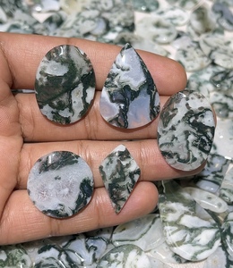 Cabujón de Ágata Natural Pulido Blanco y Verde con Patrones Únicos para Anillos de Plata, Colgantes y Envoltura de Alambre - Product Image 1