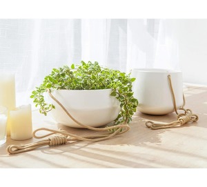 Pot de fleurs suspendu en céramique avec un design circulaire, style minimaliste pour plantes d'intérieur - Product Image 3