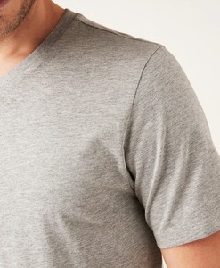 T-shirt de luxe pour homme 100% coton, coupe décontractée, col en V, manches courtes, séchage rapide, couleur gris, vêtements décontractés, vêtements de sport et de fitness - Product Image 4