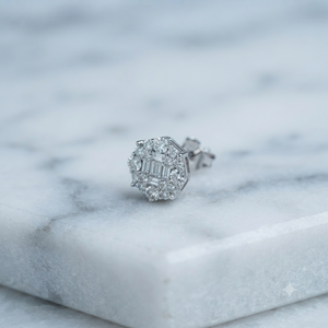Élégantes boucles d'oreilles clous en or blanc massif 10K, serties en grappe avec diamants baguette de laboratoire, pour fiançailles et soirées, cadeaux tendance - Product Image 3