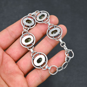 Améthyste verte de laboratoire de luxe certifiée IGI, unisexe, en argent sterling, taille ovale 10x14 mm, 5 pierres, ajustable 7-8 pouces, élégante - Product Image 3