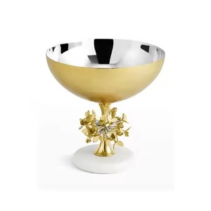 Bol de service de style moderne en porcelaine blanche avec bassin en acier inoxydable et accent floral en laiton doré motif fleur de cerisier - Product Image 4