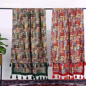 Fournisseur de dupattas en polycoton de qualité supérieure, dernière collection, avec motifs imprimés, travail en feuille métallisée et pompons, de Surat, à prix de gros. - Product Image 4