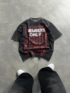 T-shirt imprimé sur mesure de qualité supérieure, effet délavé à l'acide - Product Image 1