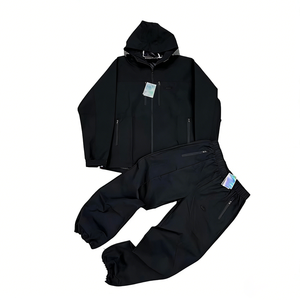 ชุดเซ็ตผู้ชายแบบกำหนดเองสองชิ้น เสื้อแจ็คเก็ตและกางเกงขาสั้นกันลมแบบกำหนดเอง ชุดวอร์มสะท้อนแสงแบบซิป ชุดเซ็ตเสื้อแจ็คเก็ตและกางเกงขาสั้นกันลมสองชิ้นแบบไนลอน - Product Image 2