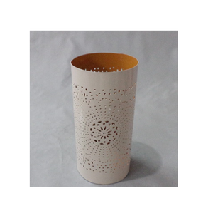 Porte-bougie décoratif en fer perforé, design cylindrique à découpe diamantée, finition bicolore, fait main, écologique, Noël - Product Image 2