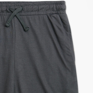 Shorts de course pour hommes de qualité supérieure, coupe compressive, conçus pour la performance, le style et le confort dans toutes les activités - Product Image 2