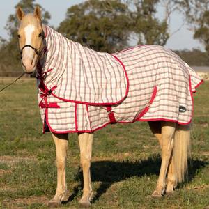 Couverture d'écurie pour cheval en polyester, facile à utiliser, couverture d'hiver confortable pour cheval, couverture équestre personnalisable avec logo, toutes tailles disponibles. - Product Image 2