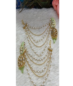 Boucles d'oreilles de luxe de la meilleure qualité, aspect perles et pierres, finition dorée, style traditionnel pour fêtes, mariages et événements, collection femme - Product Image 1
