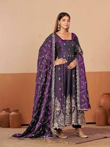 Conjunto de Vestido de Seda con Brillo Intenso y Bordado, con Lentejuelas y Cordones, Dupatta y Pantalón, Estilo Tradicional, Protección Solar, Secado Rápido - Product Image 1