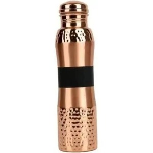 Botella de agua de cobre confiable con acabado martillado y banda de agarre negra, diseño moderno, portátil, para viajes. - Product Image 1