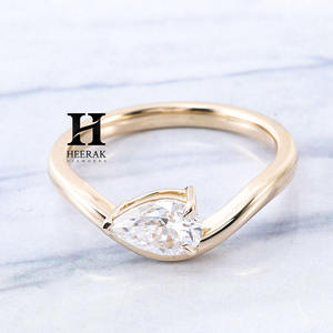 Anillo de compromiso de oro amarillo de 14K personalizado con diamante de corte pera cultivado en laboratorio, anillo de diamante con forma de pera de diseño cruzado, anillo único con diseño fluido - Product Image 5
