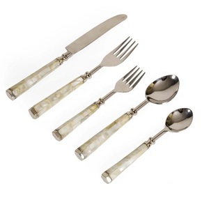 Cuillères et fourchettes décoratives de table en métal avec manche en résine pour la cuisine - Product Image 1