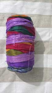 ริบบิ้นผ้าไหมส่าหรีหลากสีแบบม้วน ไหมรีไซเคิลสำหรับงานฝีมือ ไหมแฟนซีป้องกันการเป็นขุย สำหรับถักมือ ปักลาย ทำเครื่องประดับ - Product Image 5