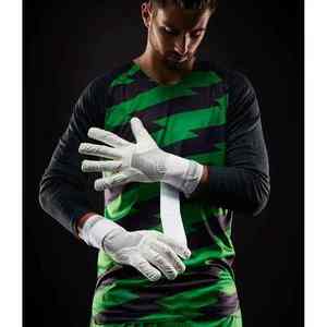 Gants de gardien de but en latex allemand de qualité supérieure personnalisables, gants de gardien de but professionnels, design de logo, gants de football pour gardien de but - Product Image 3