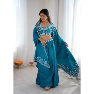 Ensemble dhoti, shrug et choli de créateur – Tenue ethnique élégante pour femme, idéale pour les mariages, les fêtes, les festivals et les occasions traditionnelles - Product Image 1