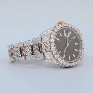 Montre en or rose avec diamants Moissanite VVS de qualité supérieure, idéale pour les tenues professionnelles et les looks de haute couture, disponible à la vente - Product Image 2