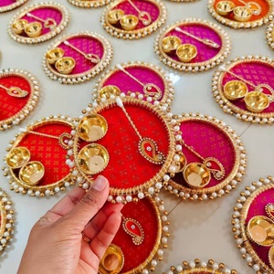 ผ้าไหมแบบดั้งเดิม Pooja Thali สำหรับเทศกาลของขวัญคืนงานแต่งงานและพิธีทางศาสนา - Product Image 1