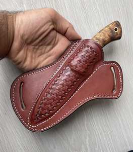 Cuchillo de caza Yakut hecho a mano, de acero de Damasco, con mango de madera, hoja de punta caída y funda de cuero rojo. - Product Image 2