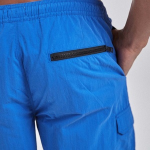 Shorts de sport personnalisés pour hommes avec fentes latérales et poche arrière, shorts décontractés de type biker pour la musculation avec poches zippées - Product Image 6