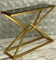 Table console en métal exclusive avec plateau en verre transparent, meuble de couloir durable pour des thèmes de décoration résidentielle sophistiqués